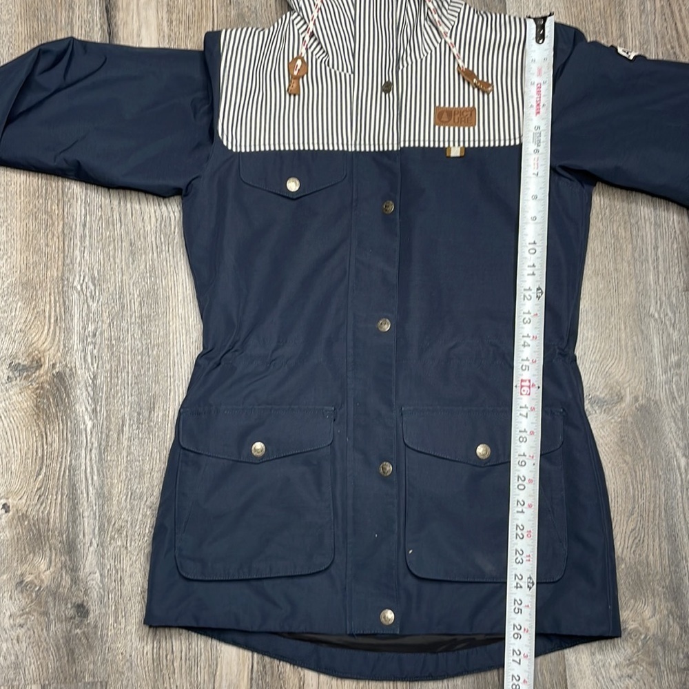 Picture Organic Women’s Navy Blue and White Hooded Snow Jacket, size small - Picture 6 of 15
